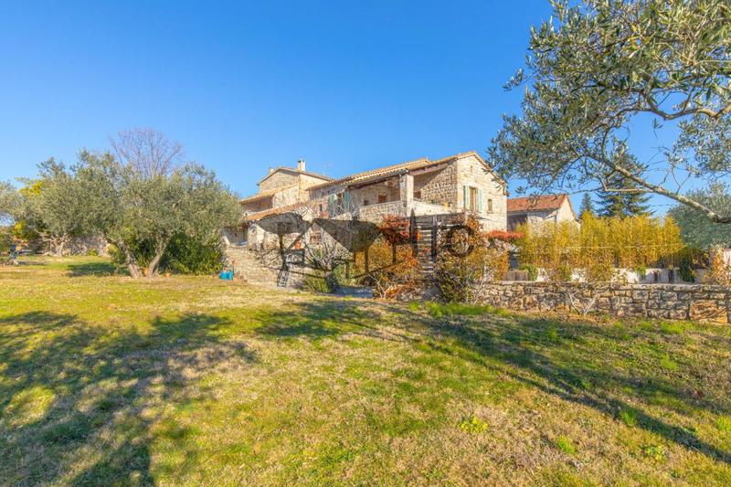 Mas - 286 m² - 9 pièces