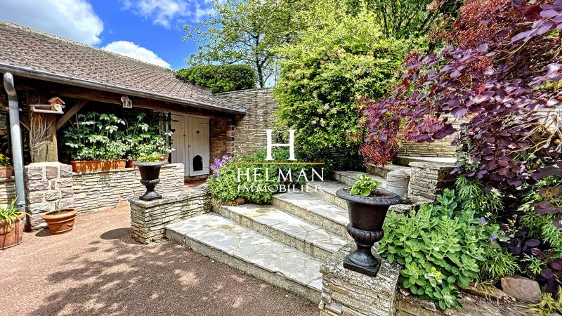 Maison - 360 m² - 15 pièces