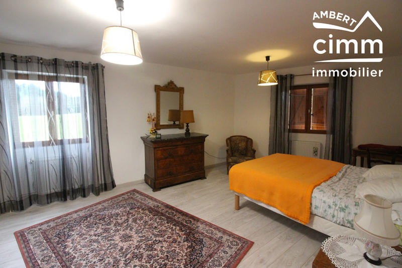 Maison - 275 m² - 12 pièces