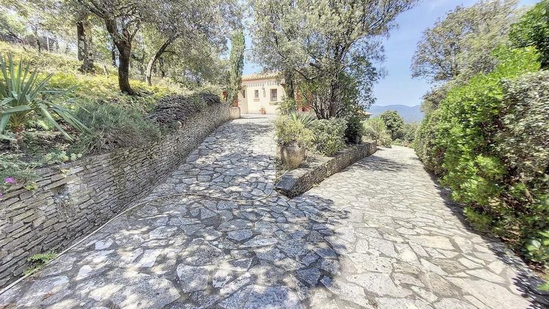 Maison - 210 m² - 7 pièces