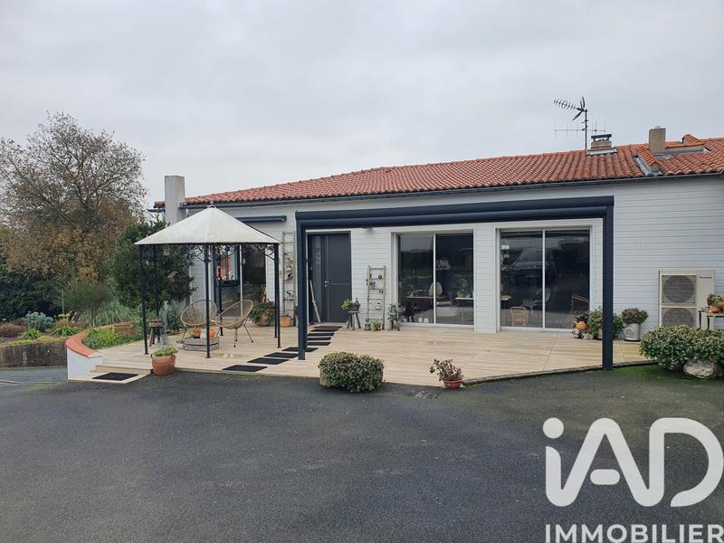 Maison - 220 m² - 8 pièces