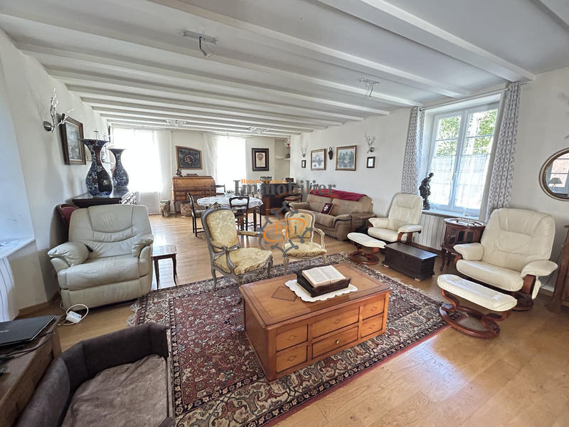 Maison - 268 m² - 7 pièces