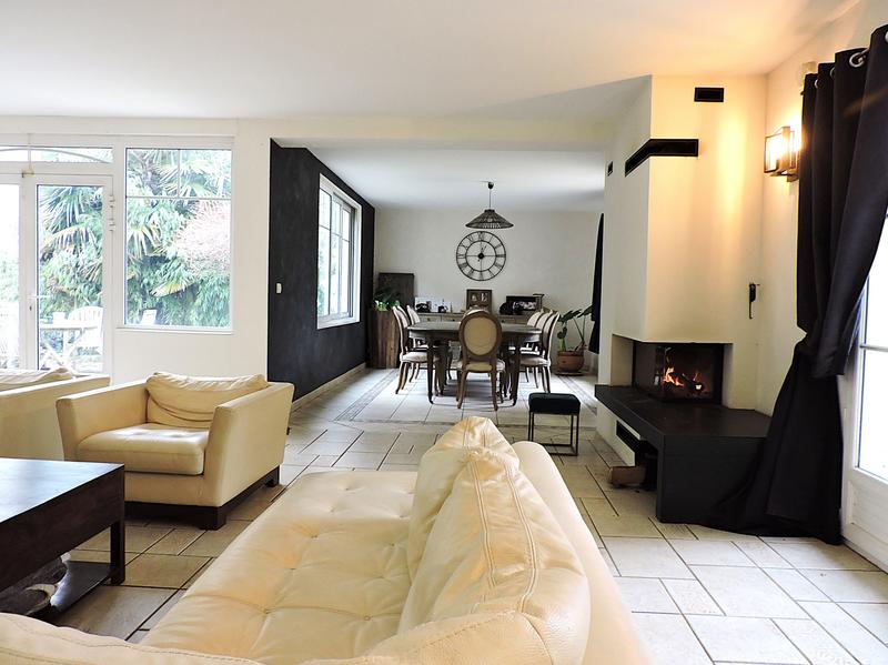 Maison - 329 m² - 12 pièces