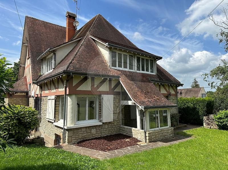 Maison - 233 m² - 8 pièces