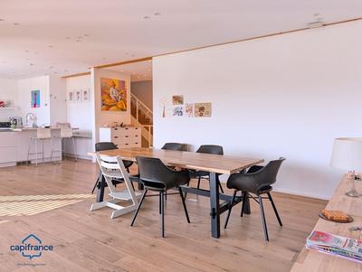 Maison - 220 m² - 9 pièces