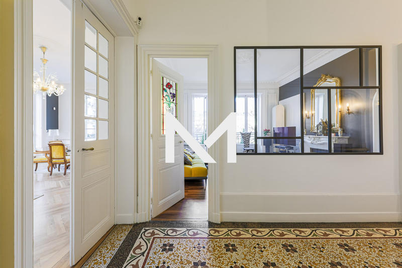 Appartement - 229 m² - 7 pièces