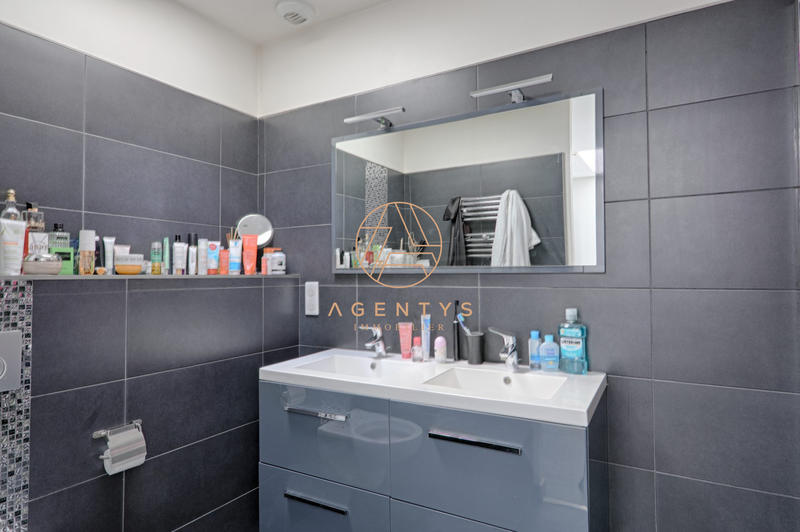 Entrepôt - 150 m² - 3 pièces