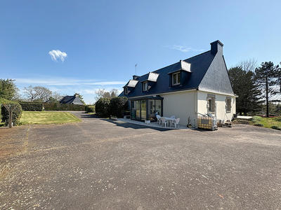 Maison - 250 m² - 8 pièces