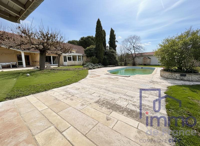Villa - 300 m² - 9 pièces