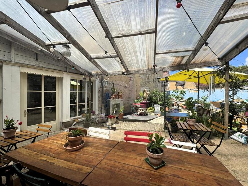 Maison - 280 m² - 10 pièces