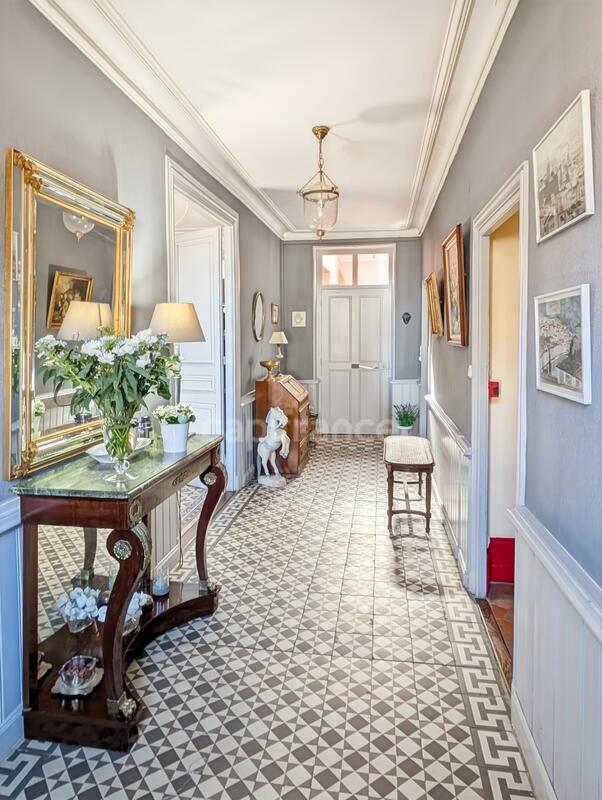 Maison - 380 m² - 12 pièces