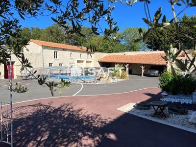 Maison - 241 m² - 7 pièces