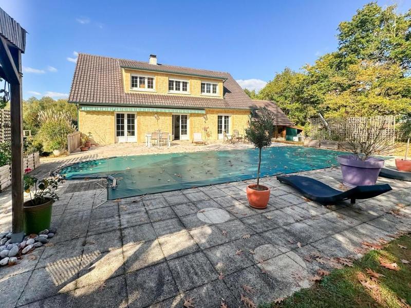 Maison traditionnelle - 162 m² - 6 pièces