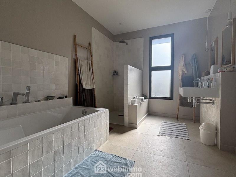 Maison - 189 m² - 7 pièces