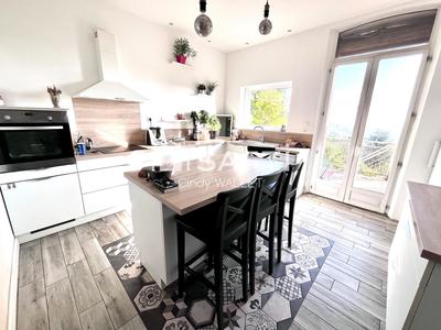 Maison - 227 m² - 8 pièces