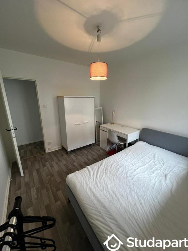 Chambre - 11 m² - 1 pièce