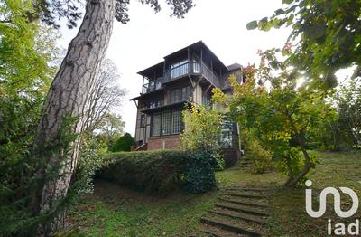 Maison - 180 m² - 8 pièces