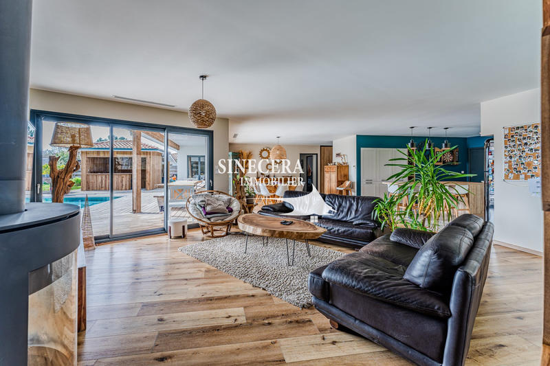 Villa - 198 m² - 8 pièces