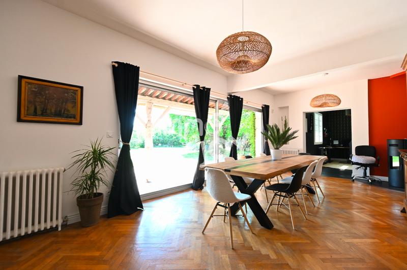 Propriété - 220 m² - 7 pièces