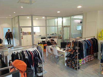 Local d'activités - 157 m² - 1 pièce
