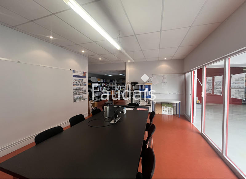 Bureau - 375 m²
