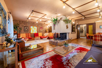 Maison - 300 m² - 8 pièces