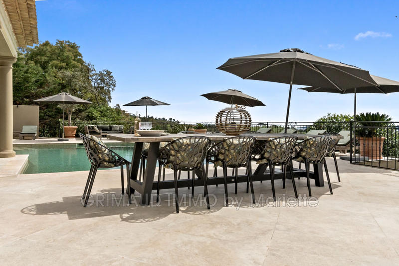 Villa - 300 m² - 6 pièces