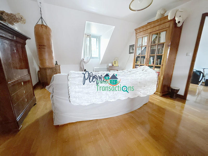 Maison - 236 m² - 7 pièces