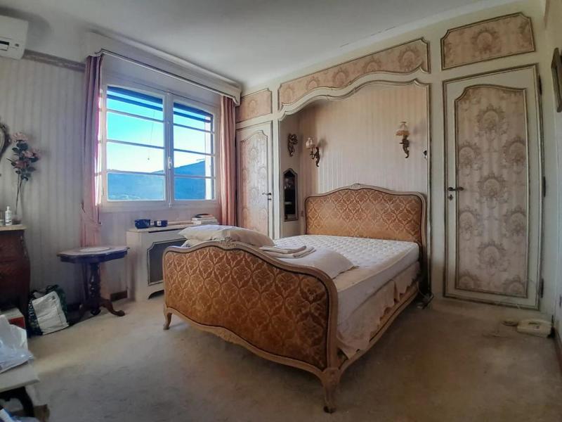 Maison - 264 m² - 8 pièces