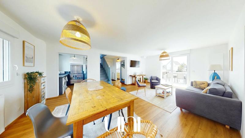 Maison - 180 m² - 6 pièces