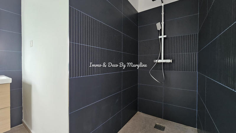 Maison - 240 m² - 6 pièces