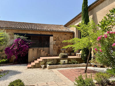 Propriété - 580 m² - 18 pièces