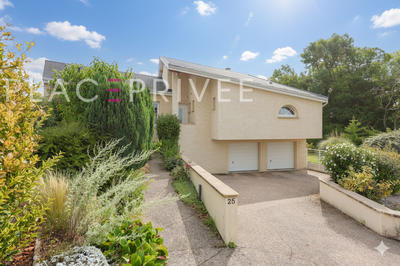 Maison - 200 m² - 8 pièces