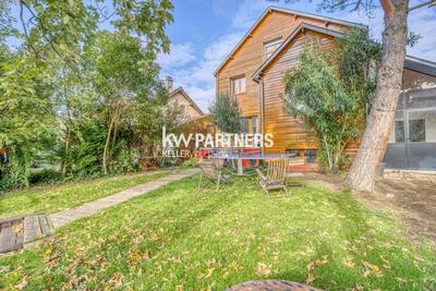 Maison - 302 m² - 10 pièces