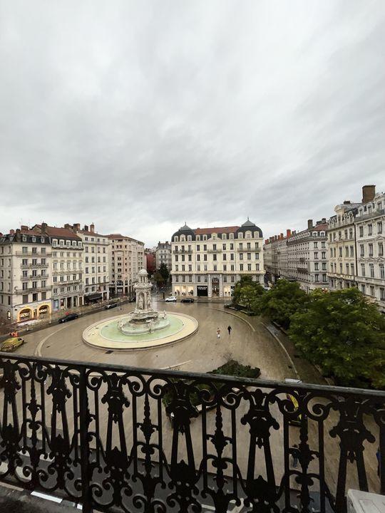 Appartement - 77 m² - 2 pièces