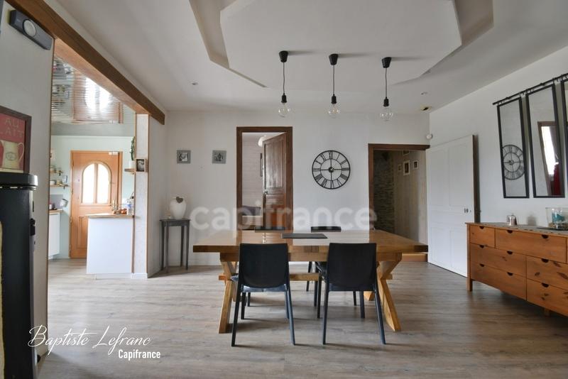 Maison - 203 m² - 8 pièces