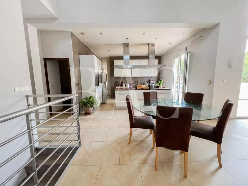 Villa - 310 m² - 8 pièces