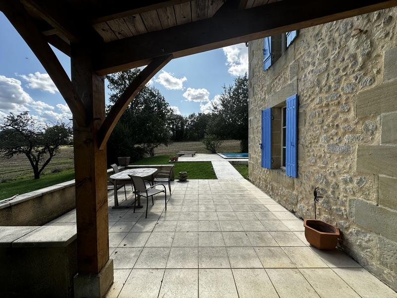 Maison traditionnelle - 243 m² - 8 pièces