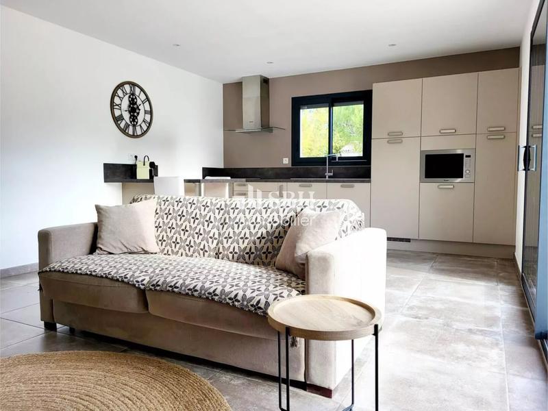 Villa - 211 m² - 10 pièces