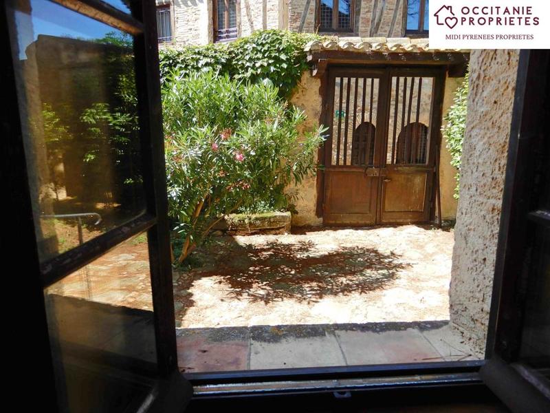 Demeure - 303 m² - 10 pièces