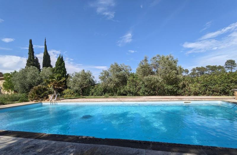 Maison - 300 m² - 10 pièces