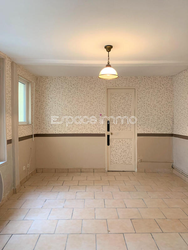 Maison - 240 m² - 12 pièces