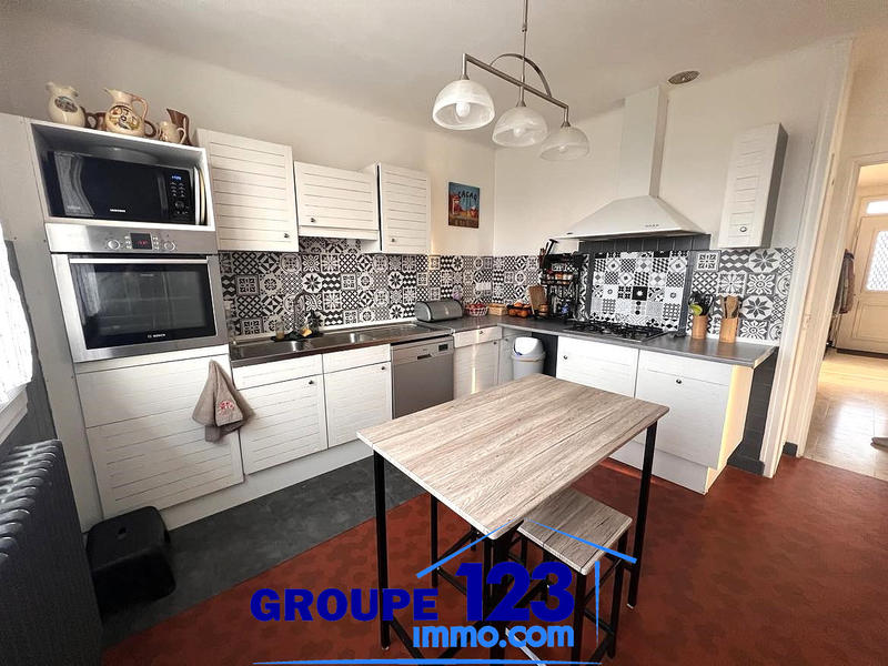 Maison - 260 m² - 11 pièces