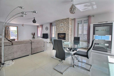 Maison - 210 m² - 9 pièces