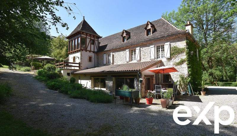 Maison - 340 m² - 10 pièces