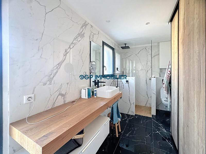 Maison - 194 m² - 5 pièces