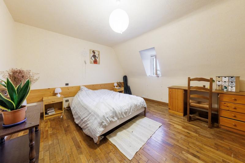 Maison - 249 m² - 10 pièces