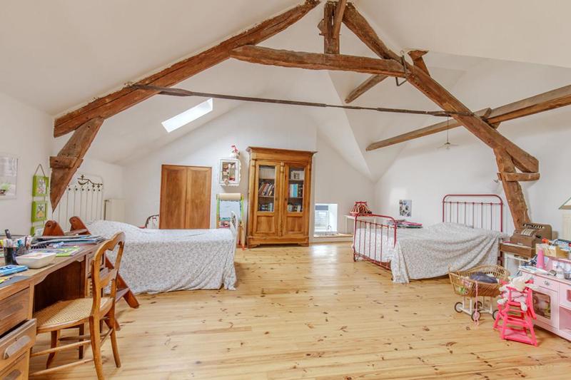 Maison - 241 m² - 7 pièces