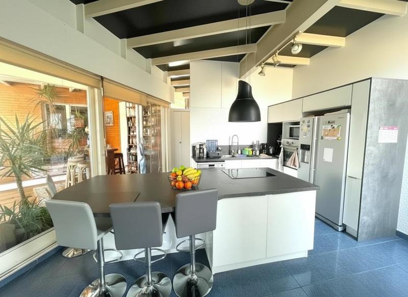 Maison - 260 m² - 7 pièces