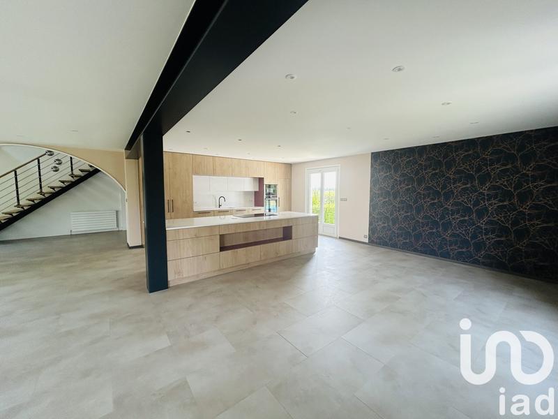 Maison - 216 m² - 8 pièces